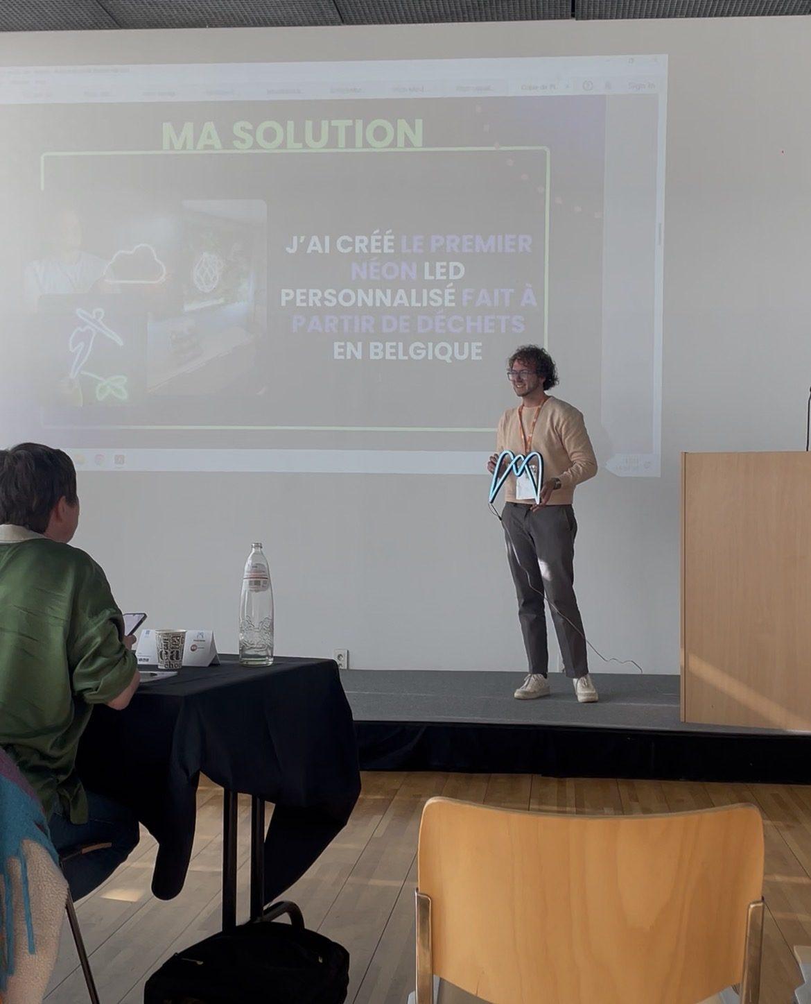 WOAW Design — fabrication néon sur mesure Namur