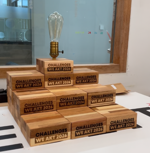 Matériaux sélectionnés pour la fabrication — plaques et socles WOAW
